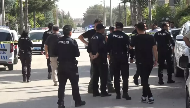 Evinə gələn polisləri "Şeytan" adlandırıb öldürdü