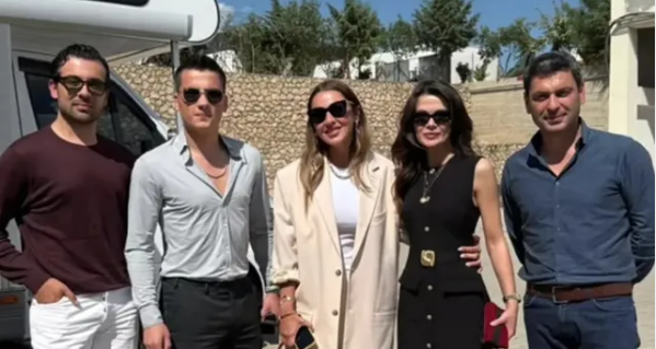 Hadise "Uzak Şehir" serialının çəkiliş yerini ziyarət edib
